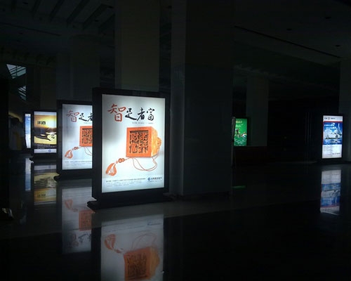 青海重庆大剧院标识牌灯箱制作案例
